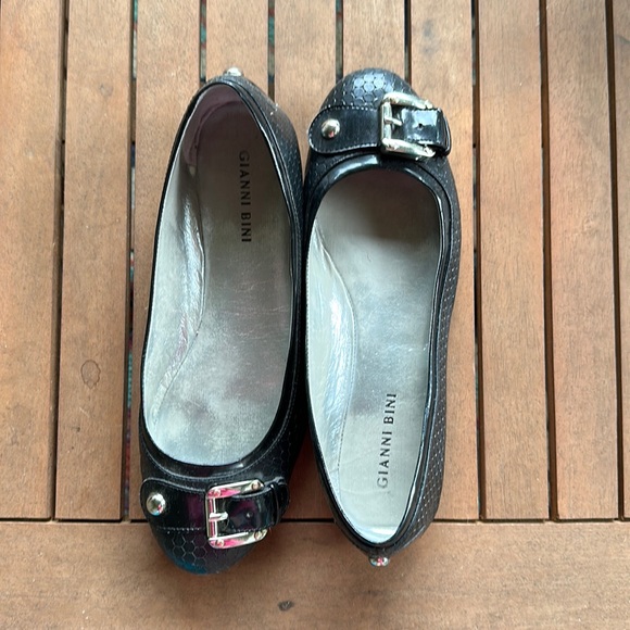 Gianni Bini black flats in good condition. Size 8. - Picture 1 of 5